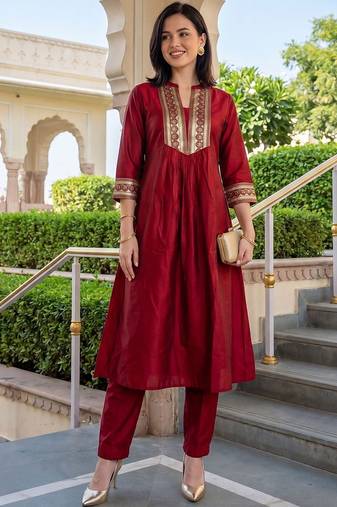 Women Ethnic Motifs Embroidered Empire Thread Work Liva Kurta with Trousers