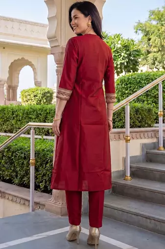 Women Ethnic Motifs Embroidered Empire Thread Work Liva Kurta with Trousers