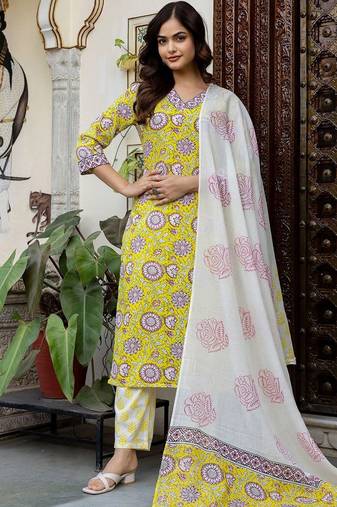 Women Floral Printed Cotton Kurta with Trousers & With Dupatta