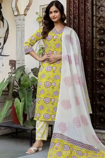 Women Floral Printed Cotton Kurta with Trousers & With Dupatta