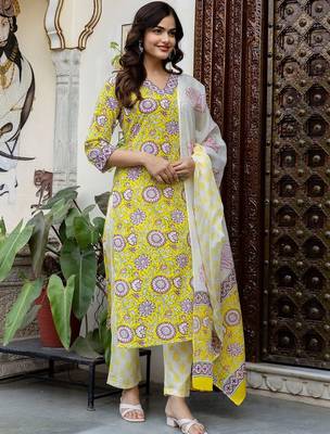 Women Floral Printed Cotton Kurta with Trousers & With Dupatta 3