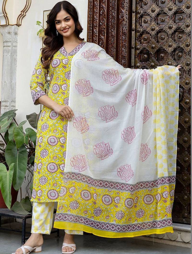 Women Floral Printed Cotton Kurta with Trousers & With Dupatta