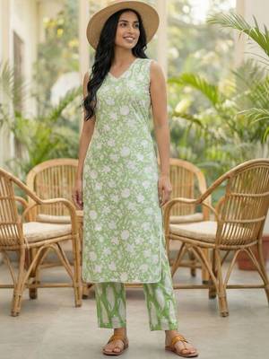 Women Floral Printed Cotton Kurta with Trousers & With Dupatta 4