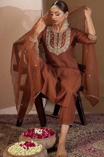 Women Ethnic Motifs Embroidered Thread Work Liva Kurta with Trousers & With Dupatta