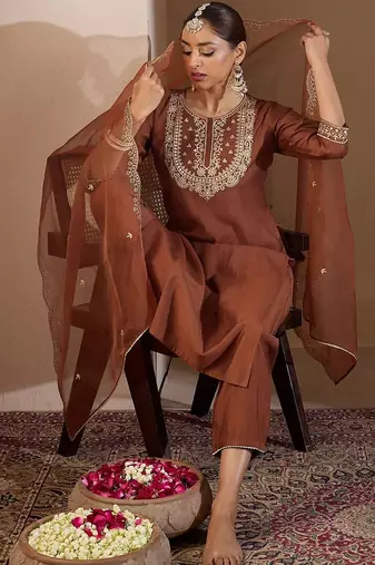Women Ethnic Motifs Embroidered Thread Work Liva Kurta with Trousers & With Dupatta