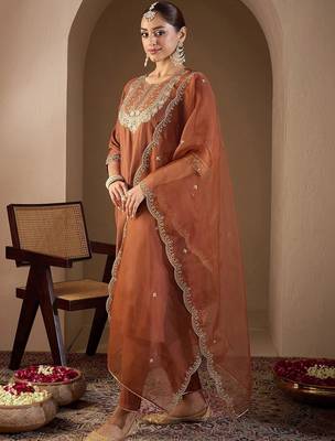 Women Ethnic Motifs Embroidered Thread Work Liva Kurta with Trousers & With Dupatta 3