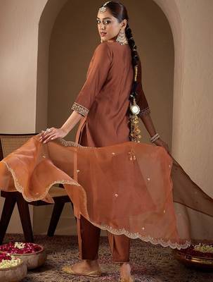 Women Ethnic Motifs Embroidered Thread Work Liva Kurta with Trousers & With Dupatta 4