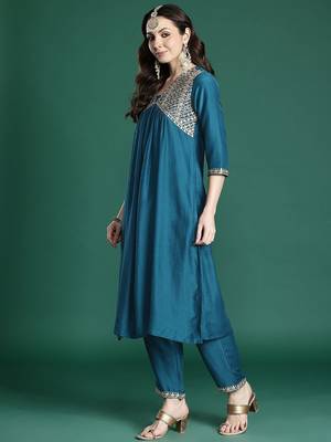 Ethnic Motifs Embroidered Kurta with Trousers & Dupatta 6