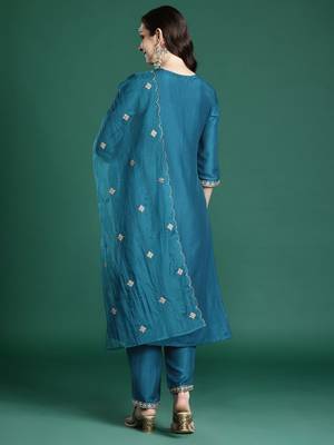 Ethnic Motifs Embroidered Kurta with Trousers & Dupatta 7