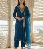 Women Ethnic Motifs Embroidered Thread Work Kurta with Trousers & With Dupatta