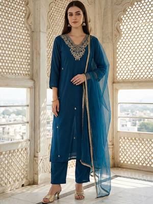 Women Ethnic Motifs Embroidered Thread Work Kurta with Trousers & With Dupatta 3