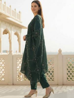 Women Ethnic Motifs Embroidered Thread Work Kurta with Trousers & With Dupatta 2