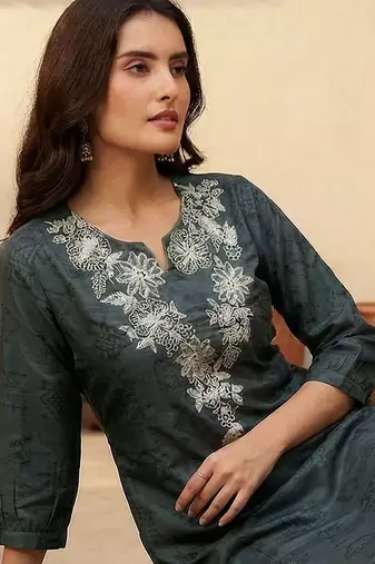 Women Bandhani Embroidered Thread Work Kurta with Trousers