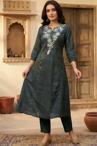 Women Bandhani Embroidered Thread Work Kurta with Trousers