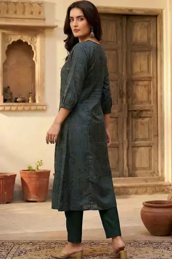Women Bandhani Embroidered Thread Work Kurta with Trousers
