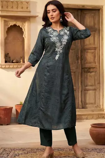 Women Bandhani Embroidered Thread Work Kurta with Trousers