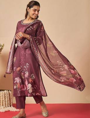 Women Floral Printed Linen Kurta with Trousers & With Dupatta 3