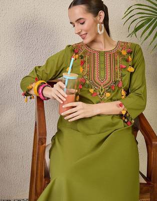 Women Set Green Embroidered Straight Co-Ords 2