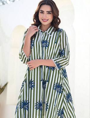 Women Printed Cotton Kurta with Trousers 5