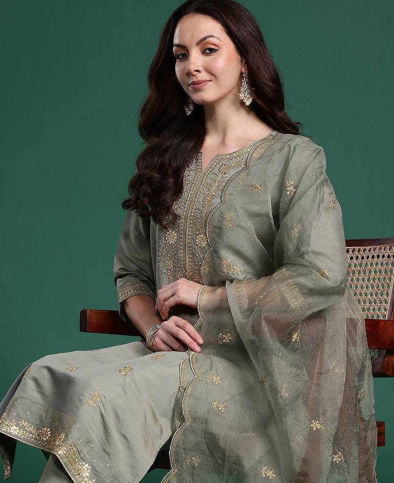 Women Ethnic Motifs Embroidered Kurta with Trousers & With Dupatta