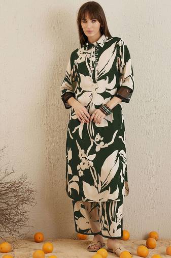 Floral Printed Shirt Collar Straight Kurta With Trousers