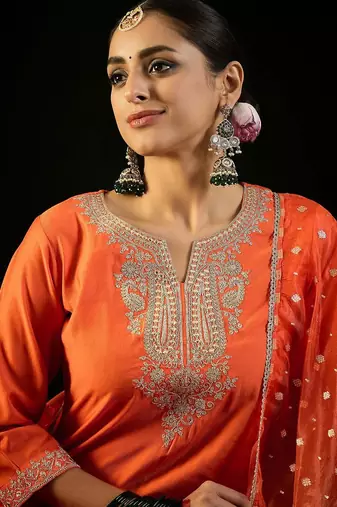 Paisley Yoke Design Liva Straight Republic Day Kurta With Trousers & Dupatta
