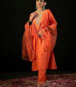 Paisley Yoke Design Liva Straight Republic Day Kurta With Trousers & Dupatta