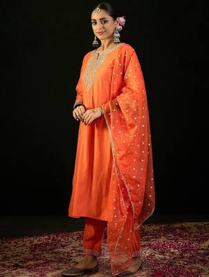Paisley Yoke Design Liva Straight Republic Day Kurta With Trousers & Dupatta 6