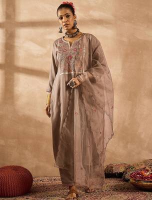Women Ethnic Motifs Embroidered Thread Work Kurta with Trousers & With Dupatta 2