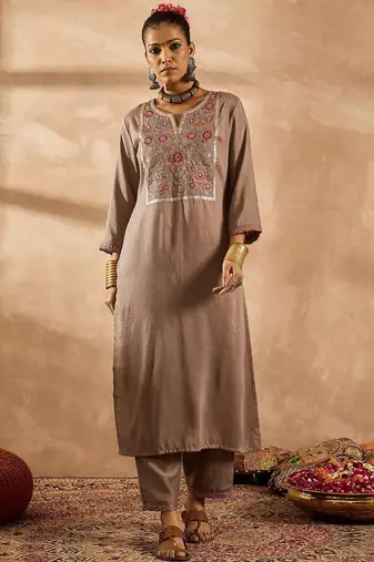Women Ethnic Motifs Embroidered Thread Work Kurta with Trousers & With Dupatta