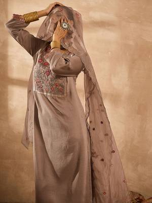 Women Ethnic Motifs Embroidered Thread Work Kurta with Trousers & With Dupatta 7