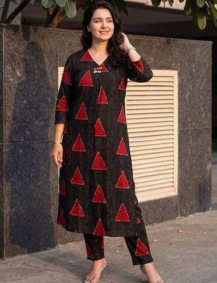 Women Printed Kurta with Trousers 2
