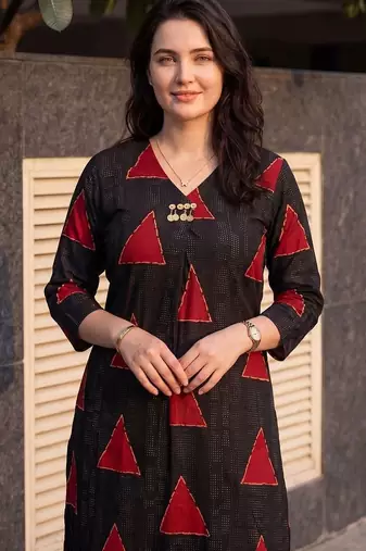 Women Printed Kurta with Trousers