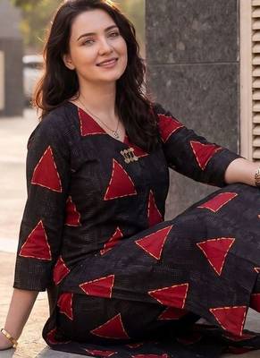 Women Printed Kurta with Trousers 4