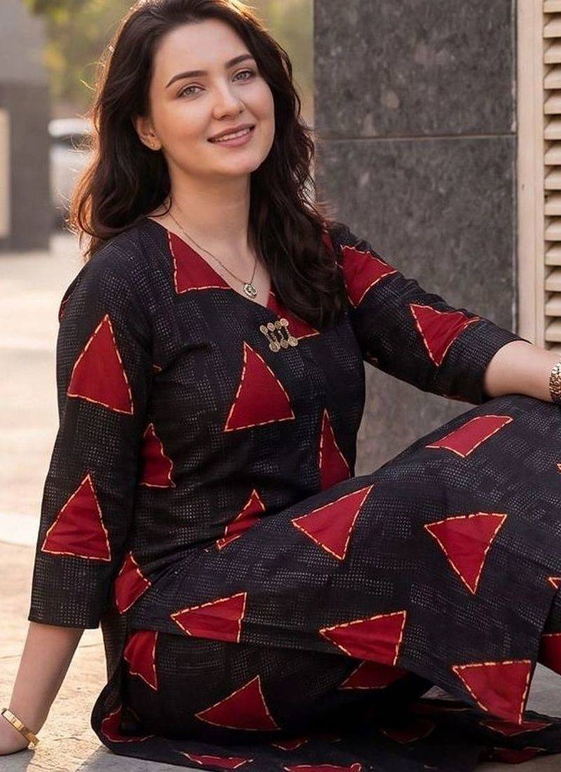 Women Printed Kurta with Trousers