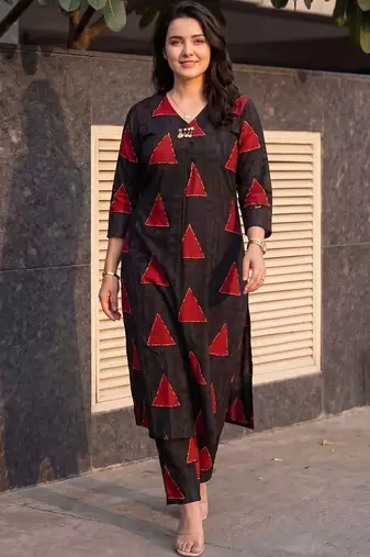 Women Printed Kurta with Trousers