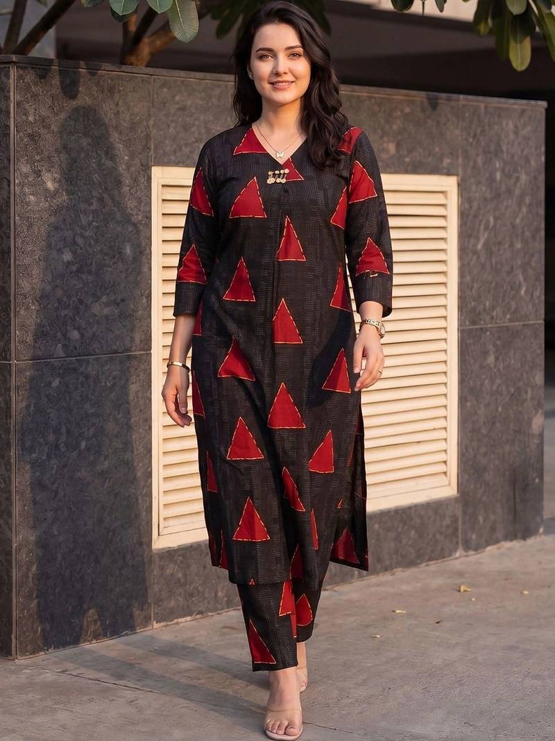 Women Printed Kurta with Trousers