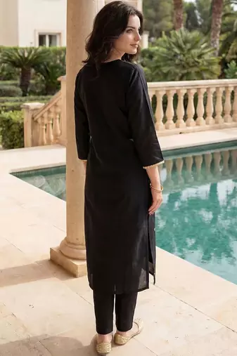 Women Ethnic Motifs Embroidered Thread Work Kurta with Trousers