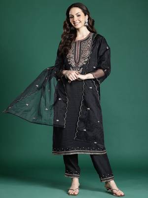Ethnic Motifs Embroidered Cotton Kurta with Trousers & Dupatta 5