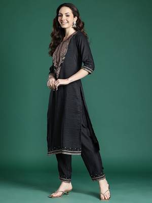 Ethnic Motifs Embroidered Cotton Kurta with Trousers & Dupatta 6