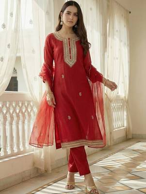 Women Ethnic Motifs Embroidered Kurta with Trousers & With Dupatta 2