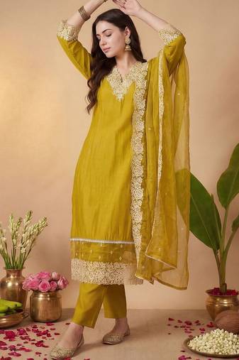 Ethnic Motifs Embroidered Thread Work Kurta with Trousers & With Dupatta