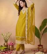 Ethnic Motifs Embroidered Thread Work Kurta with Trousers & With Dupatta