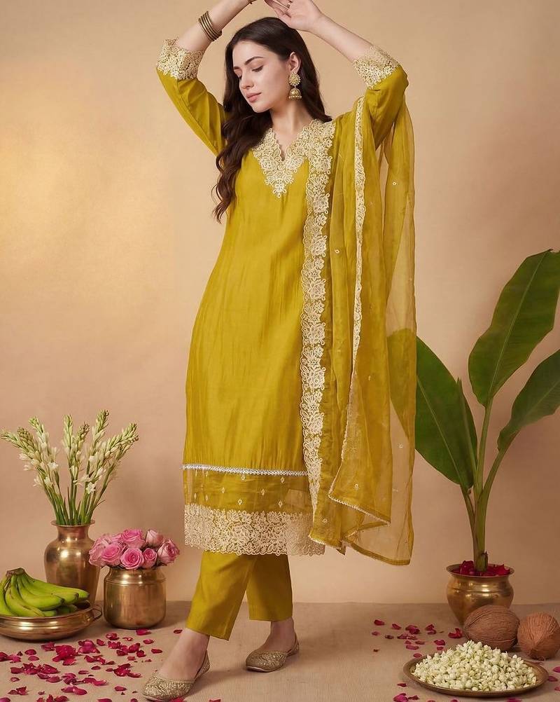 Ethnic Motifs Embroidered Thread Work Kurta with Trousers & With Dupatta