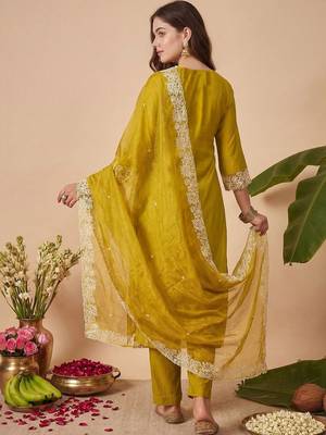 Ethnic Motifs Embroidered Thread Work Kurta with Trousers & With Dupatta 4