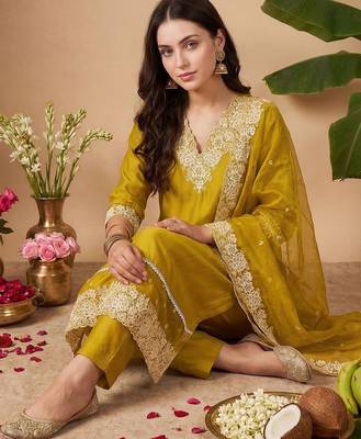 Ethnic Motifs Embroidered Thread Work Kurta with Trousers & With Dupatta 5