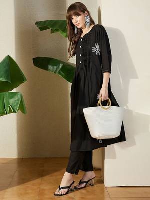 Women Embroidered Thread Work Cotton Kurta with Trousers 3
