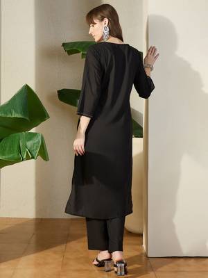 Women Embroidered Thread Work Cotton Kurta with Trousers 4