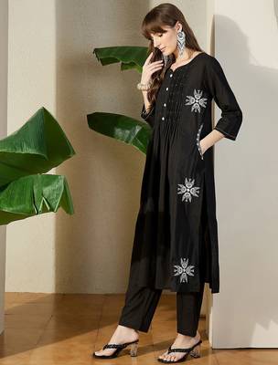 Women Embroidered Thread Work Cotton Kurta with Trousers 5
