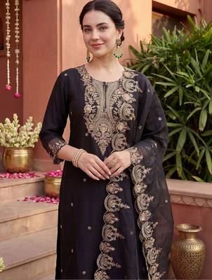 Women Ethnic Motifs Embroidered Thread Work Liva Kurta with Trousers & With Dupatta 2